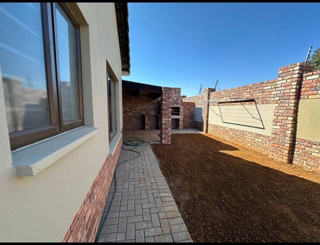 3 BEDROOM SECTIONAL TITLE FOR SALE IN WATERVAL EAST